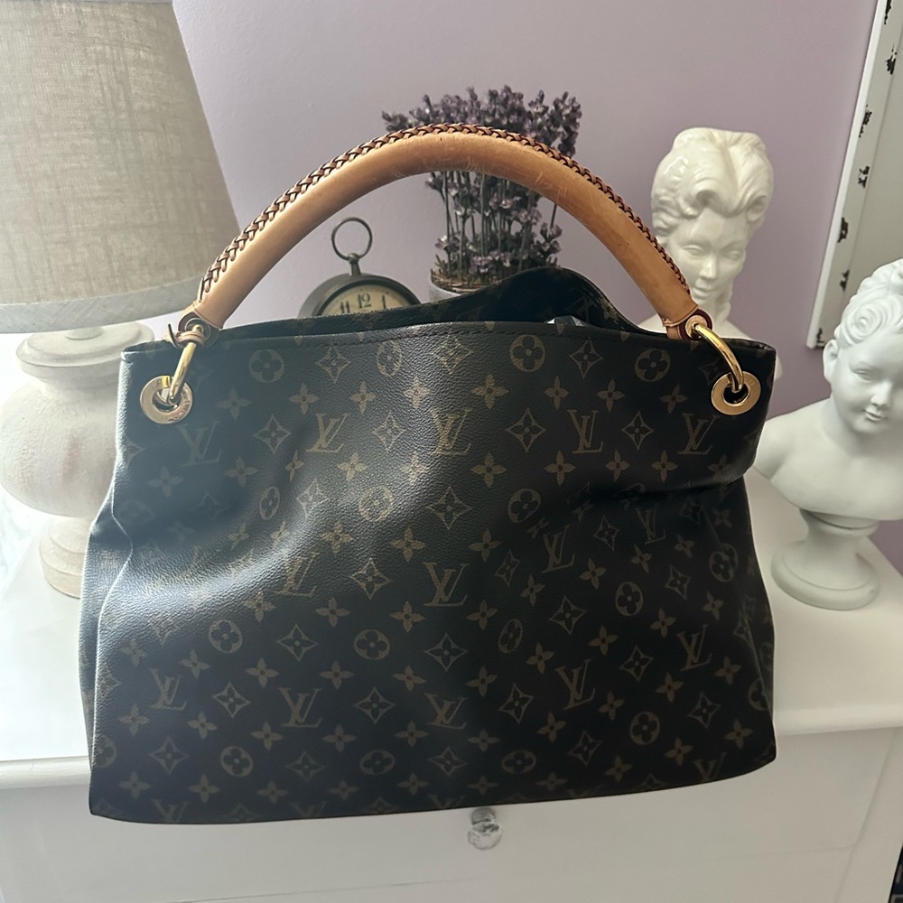 Louis Vuitton Artsy Black and Tan Shoulder Bag with Monogram - Picture 3 of 17